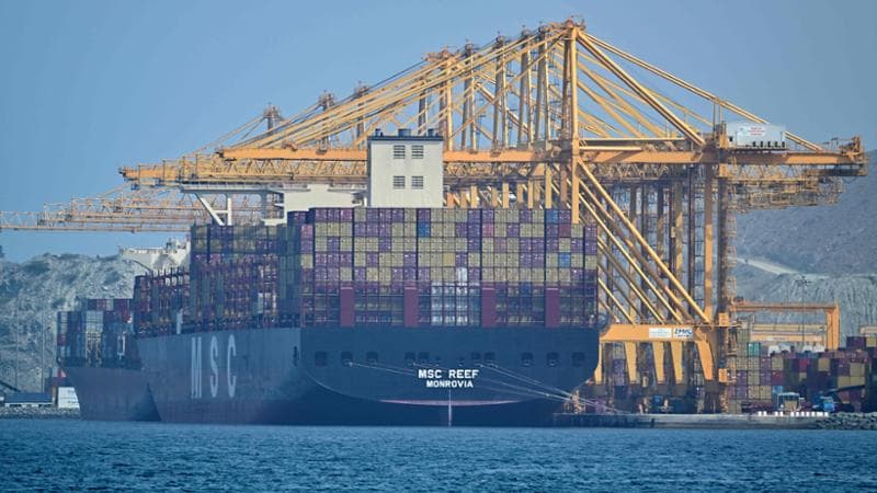 Usa-Iran, raid e minacce per il controllo di Hormuz. “La tregua appesa a un filo”