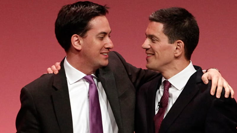 Ed e David Miliband in una foto d'archivio (Getty)