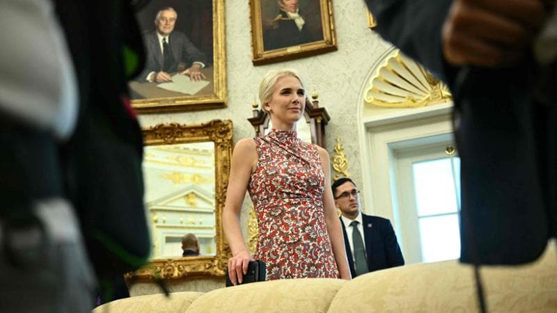 Natalie Harp, “stampante umana”: la giovane sempre al fianco di Trump alimenta i gossip