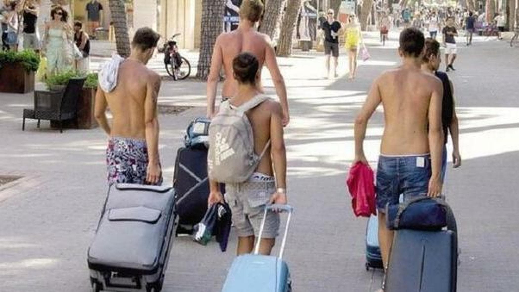 Yalın ayak ve mayo yasak, dilencilik ve sokakta sandviç yemeye son. Yasaklar yazı