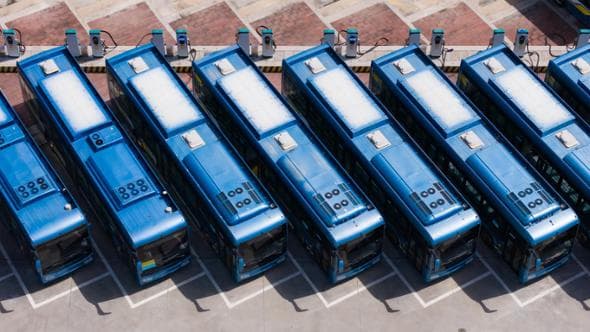 Camion e autobus a basse emissioni: l’Ue apre a pedaggi scontati fino al 75%