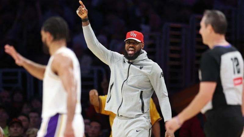 LeBron James lascia i Lakers ma non si ritira: a 41 anni giocherà ancora in Nba