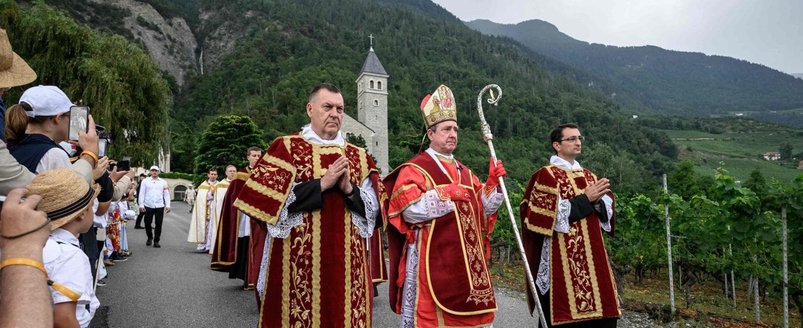i lefebvriani procedono alle ordinazioni episcopali per noi le sanzioni di roma sono nulle da Repubblica.it i lefebvriani procedono alle ordinazioni episcopali per noi le sanzioni di roma sono nulle