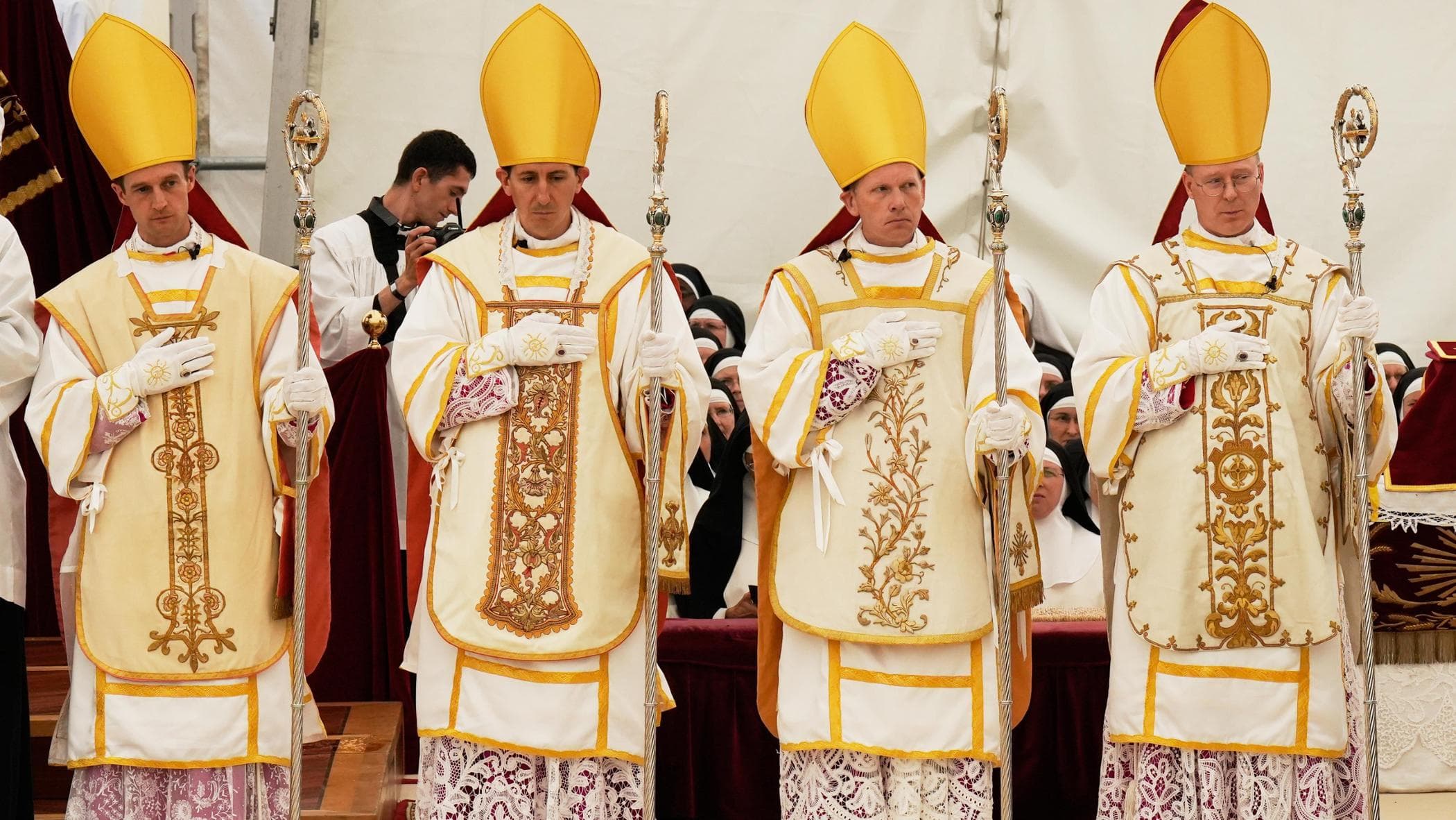 Lo scisma dei lefebvriani: “Noi ribelli in nome di Dio”. Scatta subito la scomunica