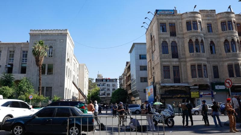 Guerra in Iran, le news del 2 luglio. Bomba in un caffé nel centro di Damasco: 9 morti, 20 i feriti