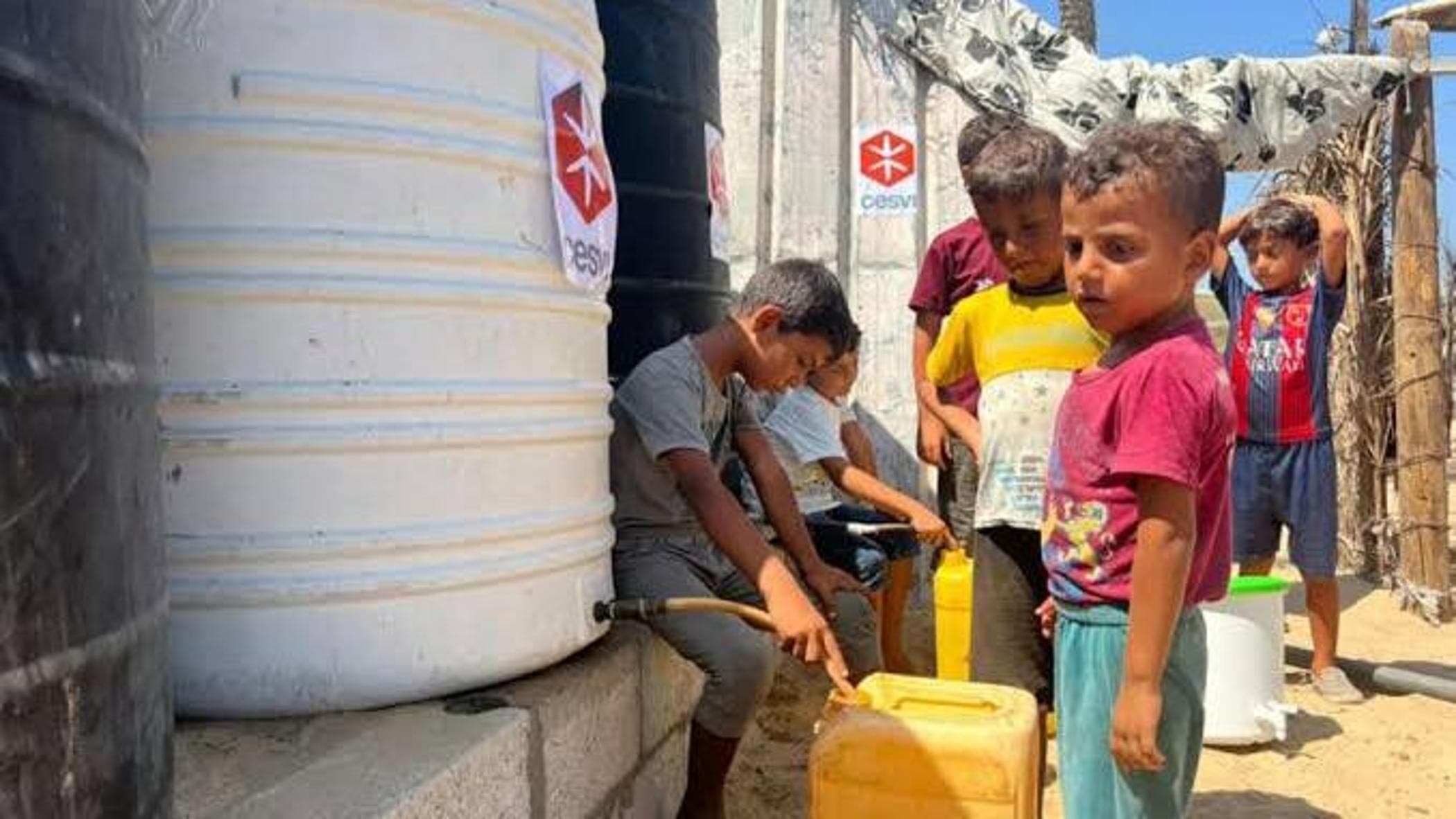 Beyrut'ta yüz binden fazla çocuk okula gidememe riskiyle karşı karşıya