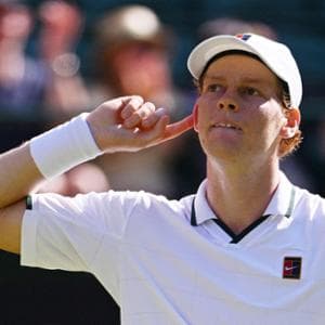 Djokovic, Wimbledon'da 106. zafer: Federer'in rekorunu geçti