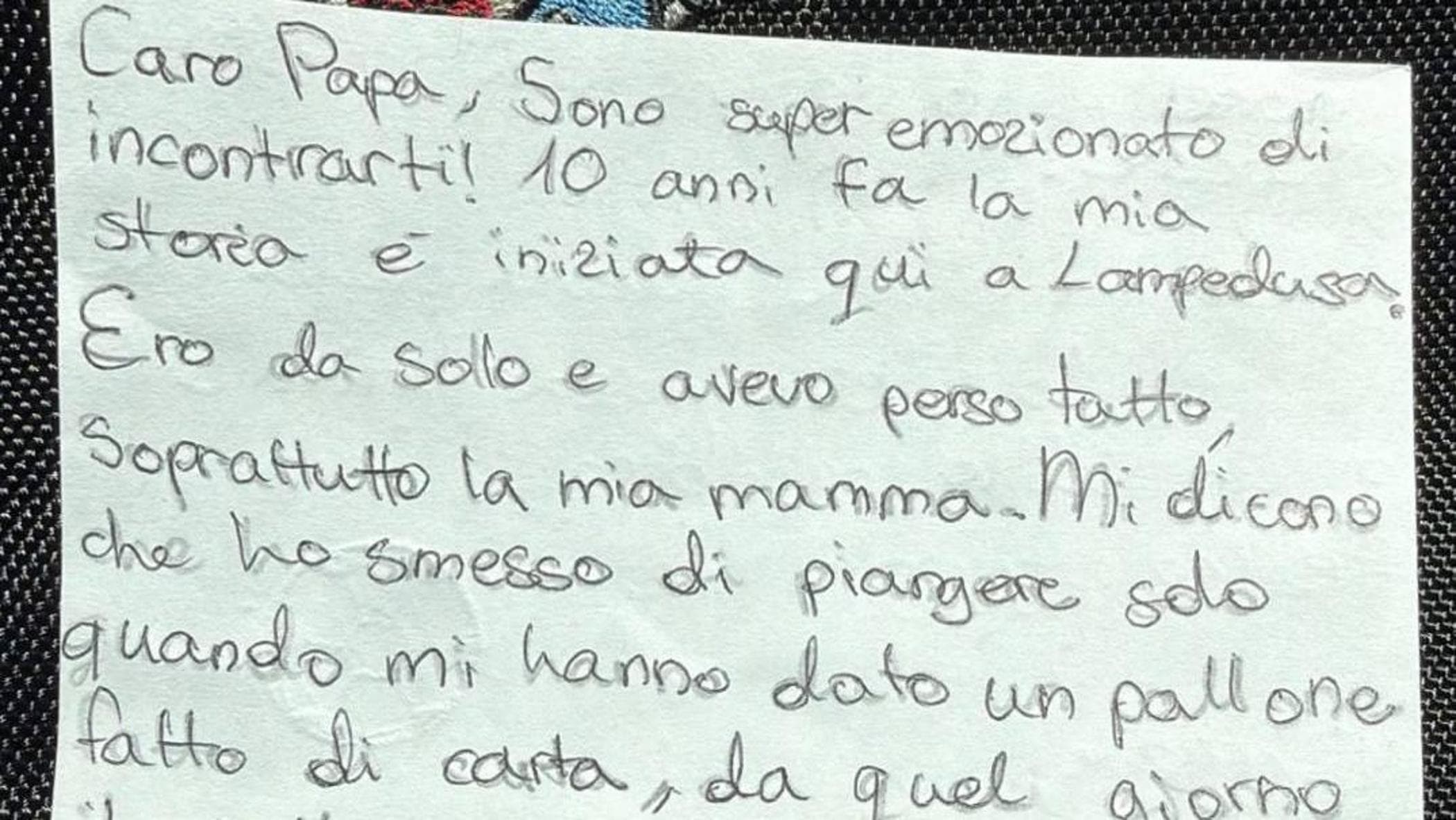 La letterina del piccolo Leo al Papa: “Io, sbarcato qui da solo dieci anni fa”