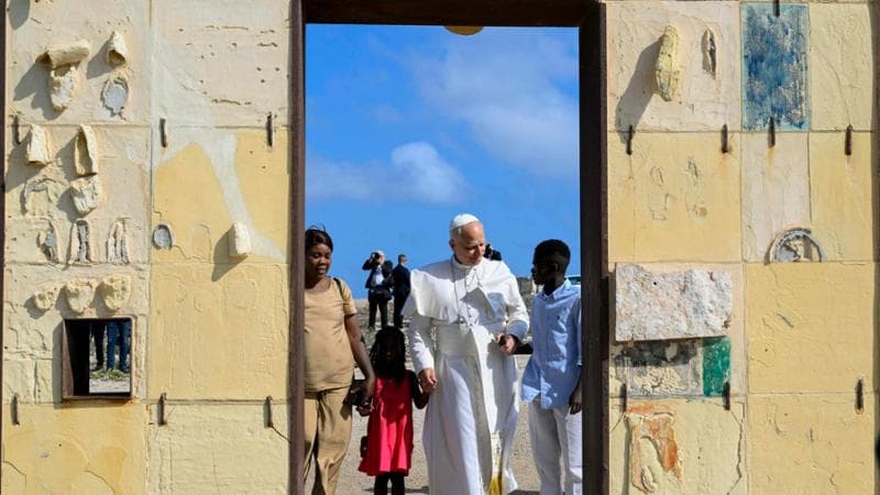Lampedusa, Papa: Migranti vittime di scelte prese o mancate.Europa chiamata a responsabilità epocale