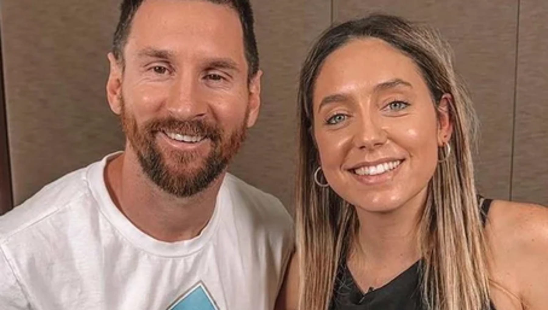 messi la giornalista e la moglie il triangolo fuori campo che accende gossip e gelosia da Repubblica.it messi la giornalista e la moglie il triangolo fuori campo che accende gossip e gelosia