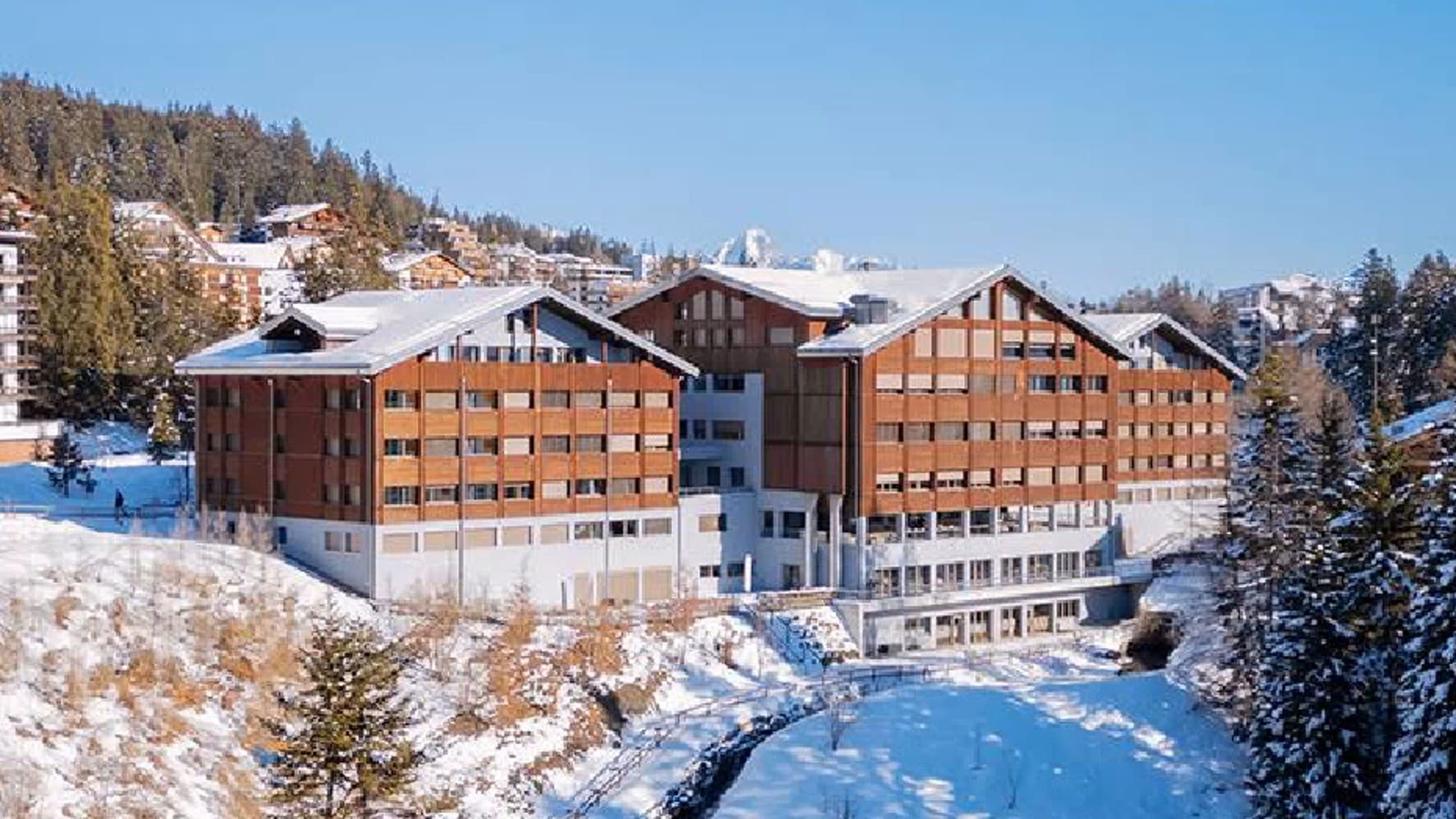 Crans Montana, il figlio dei Moretti espulso dalla Régent International School