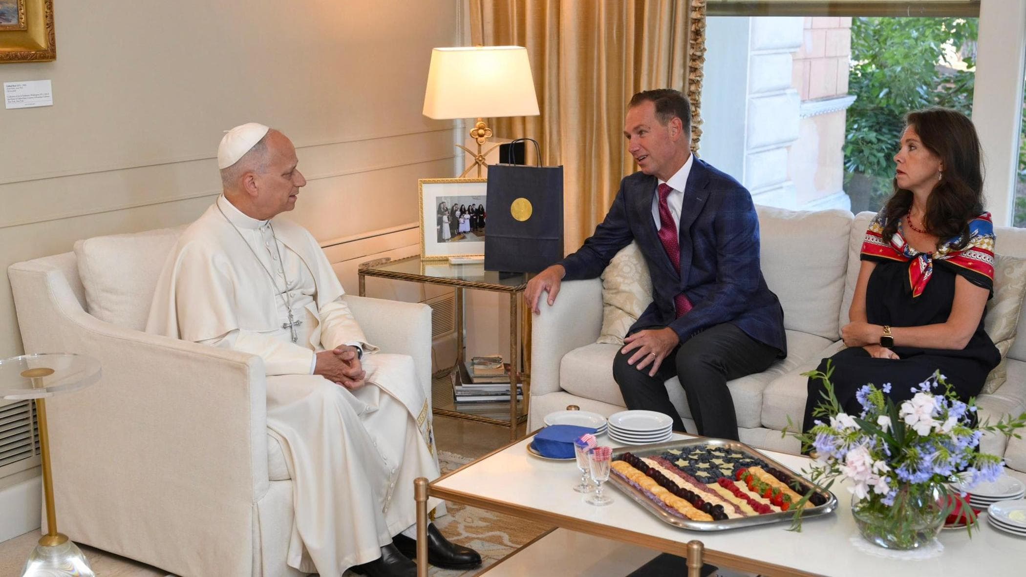 Leone dall’ambasciatore una cena a stelle e strisce: “Ai mondiali tifa Usa”