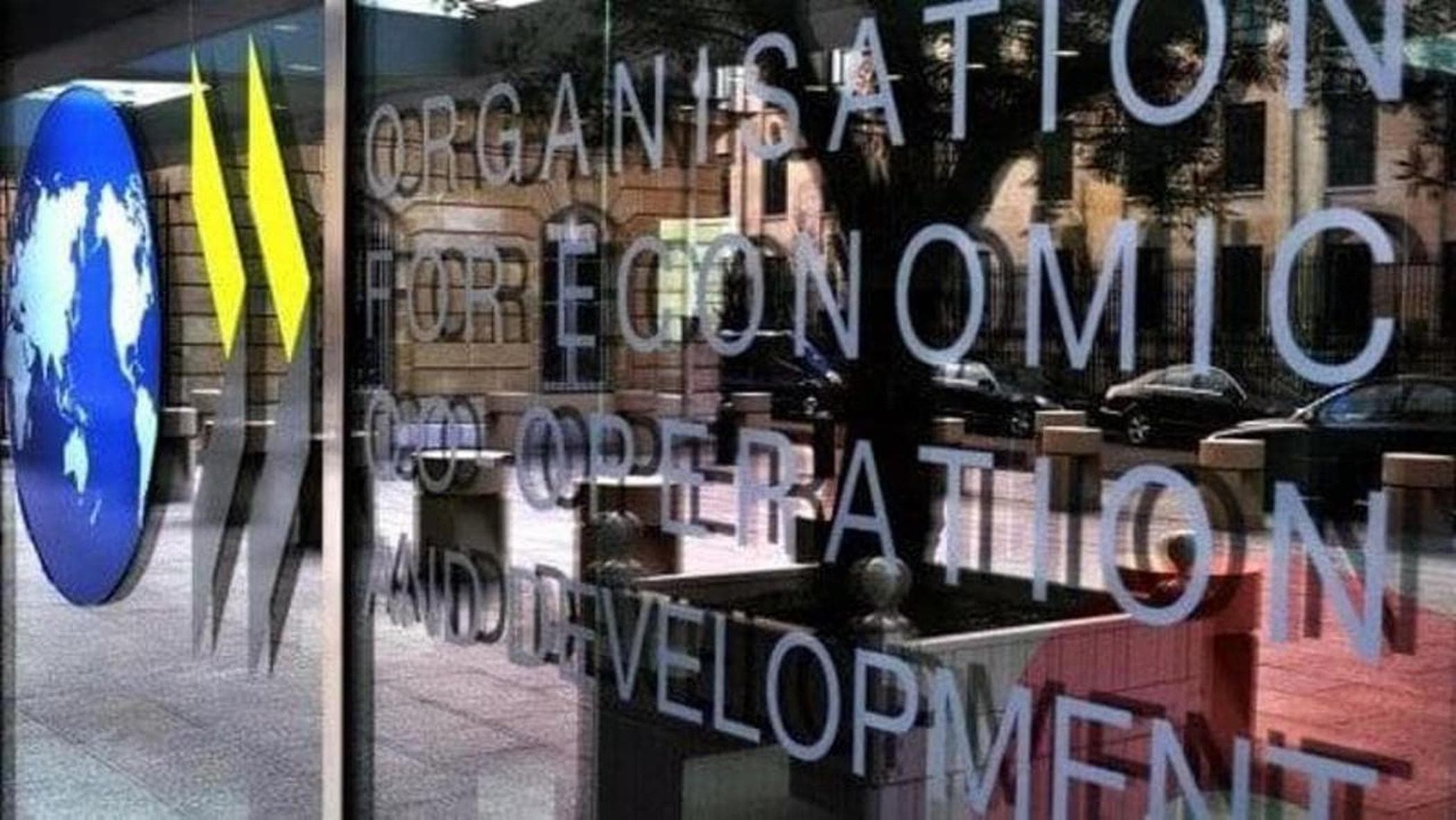 OECD'den İtalya'ya maaş uyarısı: 2021'e göre hala %6,1 düşük. Büyük ekonomiler arasında en kötü veri