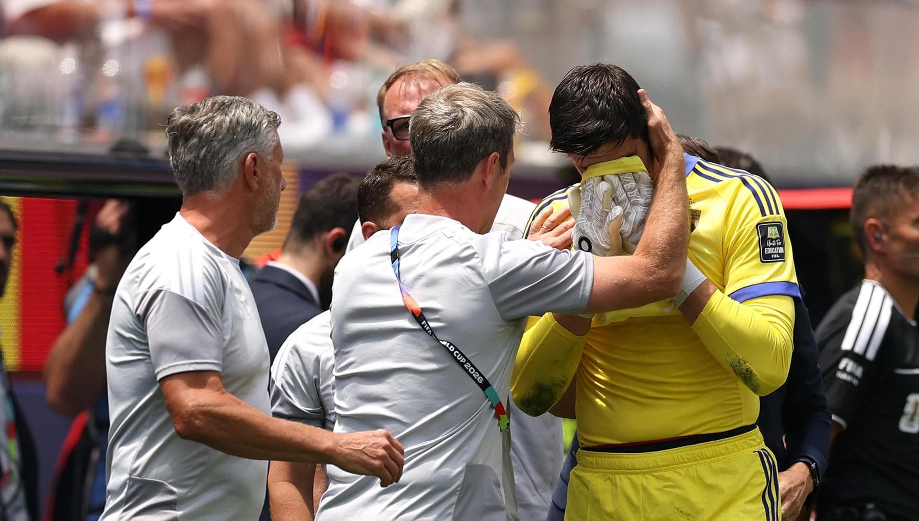 le lacrime di courtois il portiere del belgio s8217infortuna e lascia il campo piangendo da Repubblica.it le lacrime di courtois il portiere del belgio s8217infortuna e lascia il campo piangendo