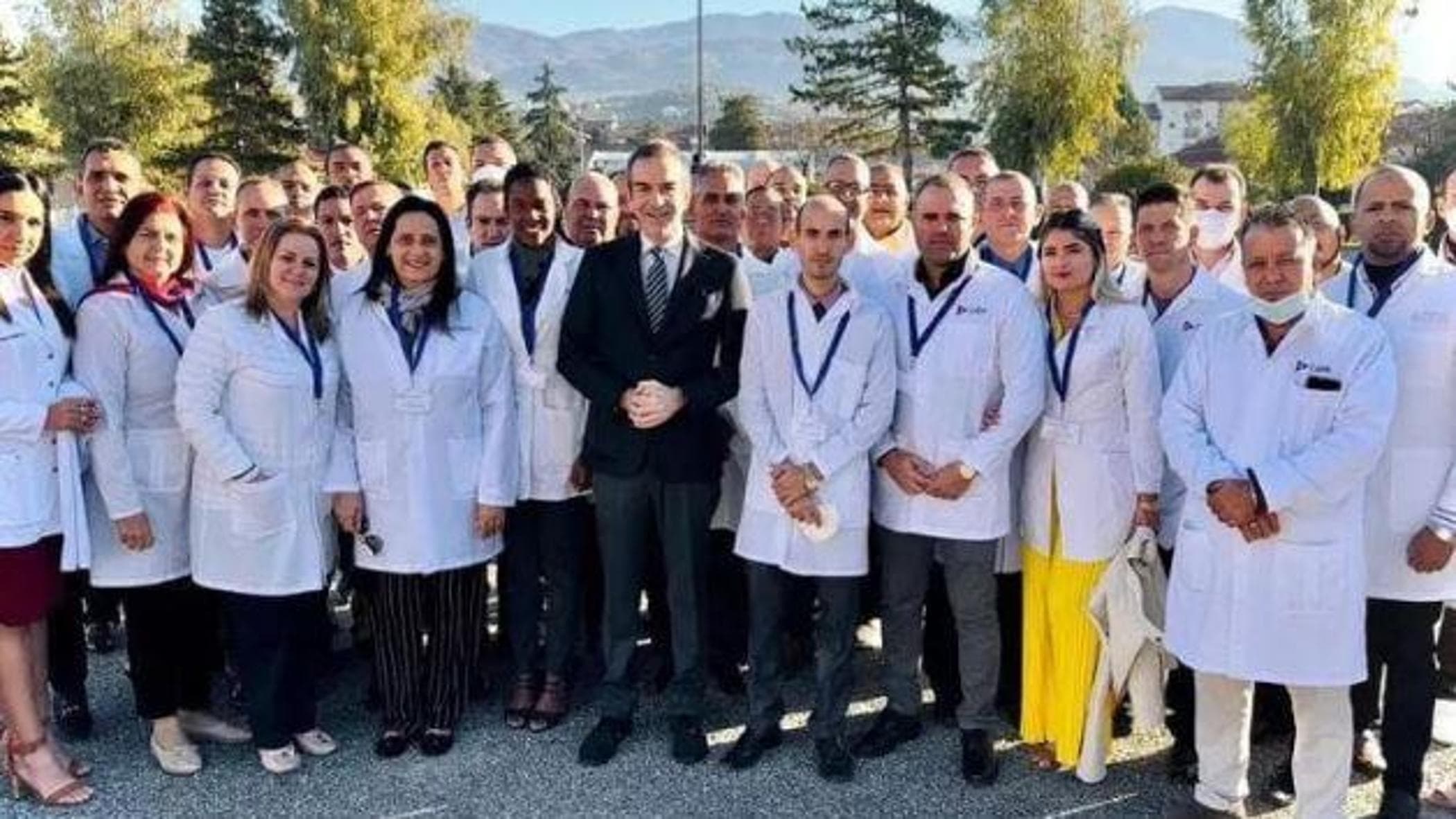 Sağlık: Calabria Trump'a 'Kübalı doktorlar olmadan ölürüz, onları Havana'ya geri göndermeyeceğiz' dedi
