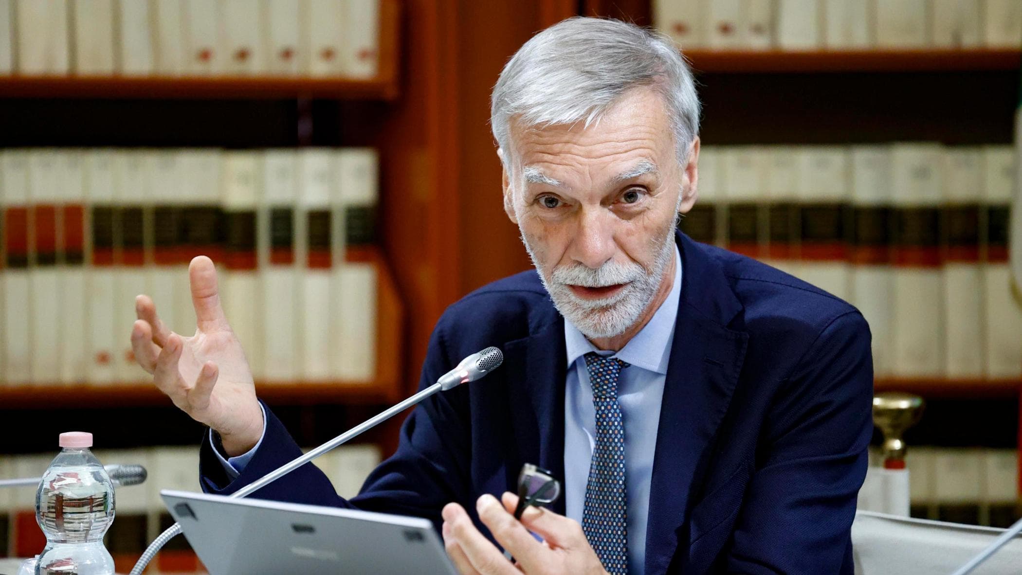 delrio m5s sbaglia sui russi nella coalizione non esistano alleati di serie a e serie b da Repubblica.it delrio m5s sbaglia sui russi nella coalizione non esistano alleati di serie a e serie b