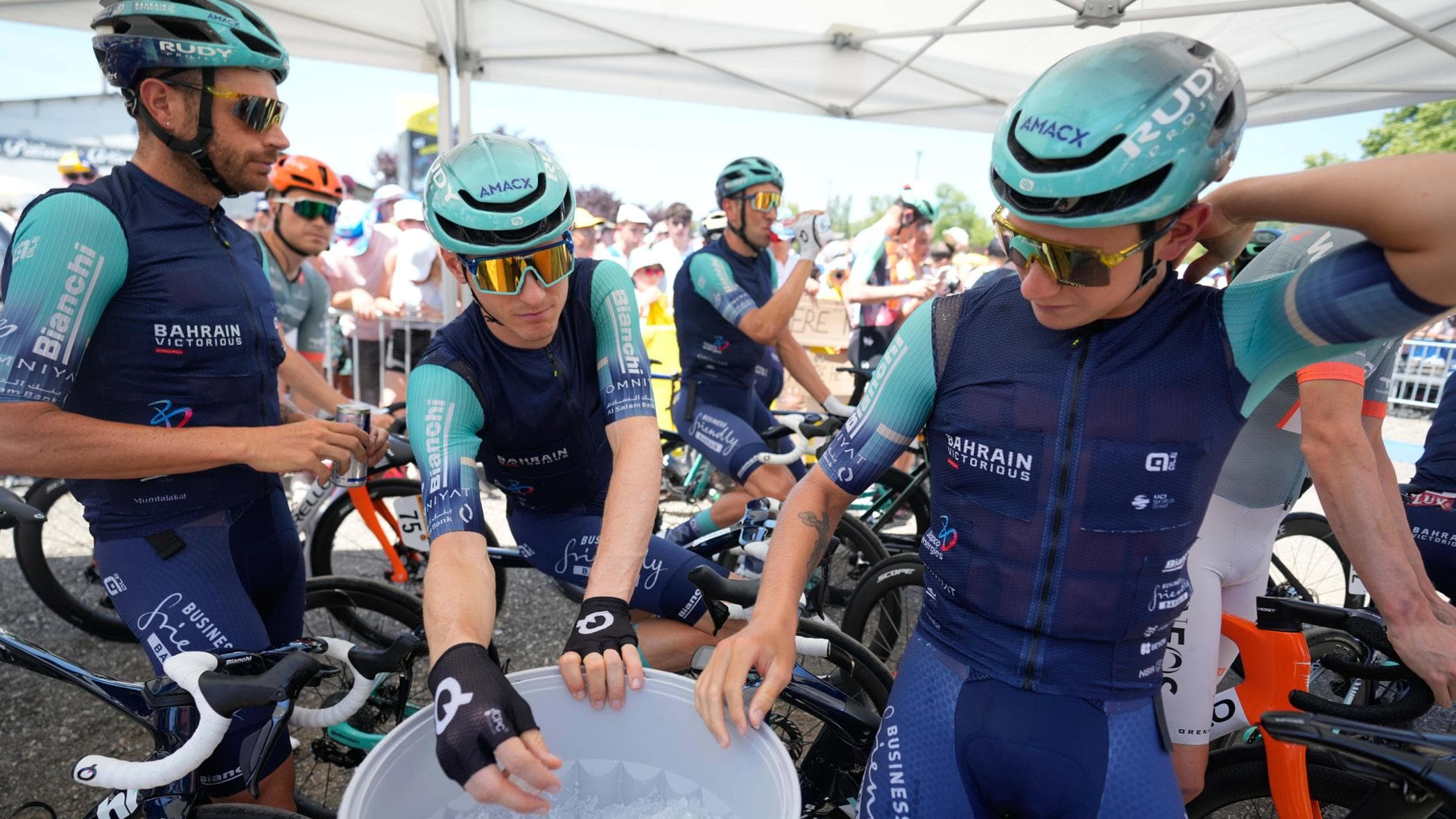 Tour: corredores preocupados por el calor extremo: «Cambiemos los horarios de salida de las etapas»