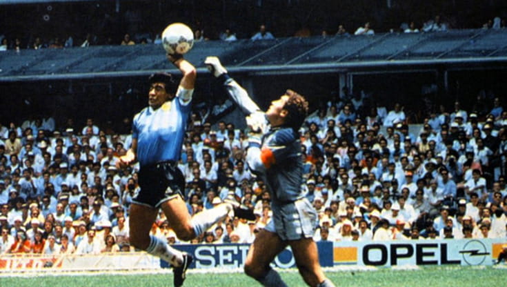 Il primo gol di Maradona all'Inghilterra: la Manos de Dios