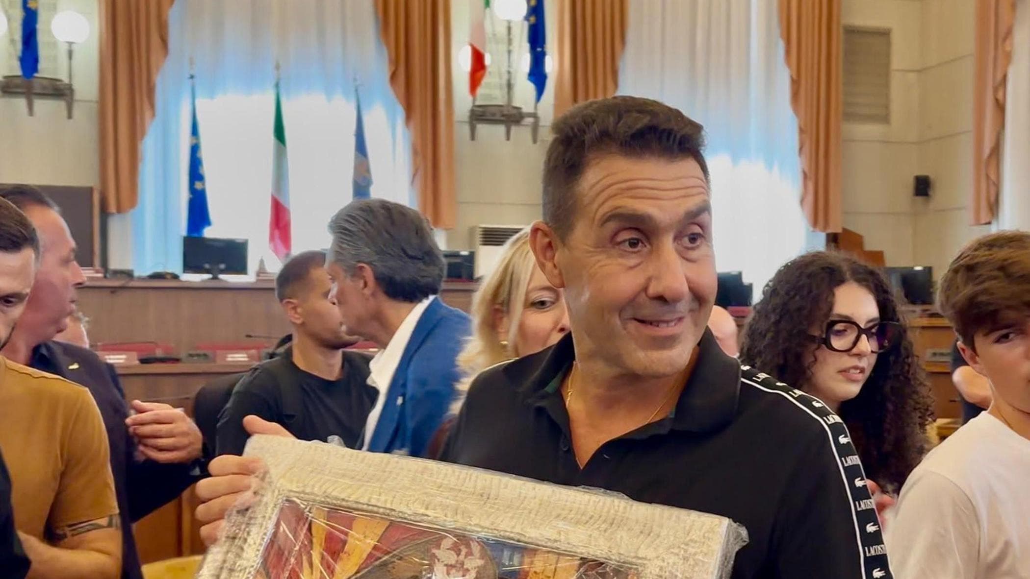 Vannacci, polemiche e sospetti. A Pescara generale contestato