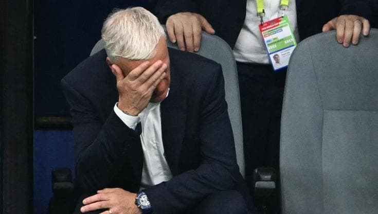 Deschamps e Francia, è finita: un Mondiale con il dramma della mamma, le accuse all’arbitro e una pessima figura