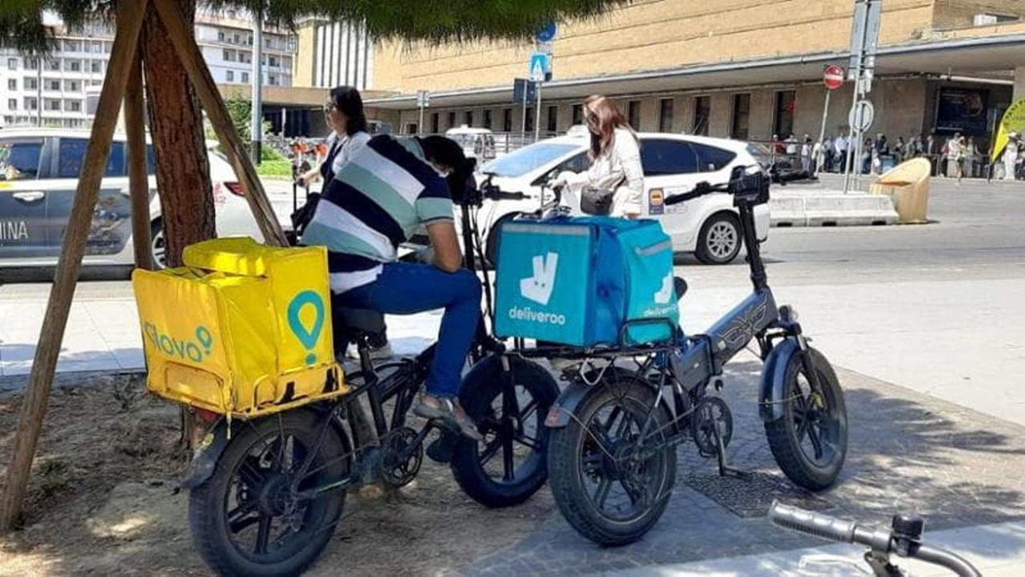 Contro il caldo e lo sfruttamento: oggi sciopero dei rider a Bologna, Milano e Firenze