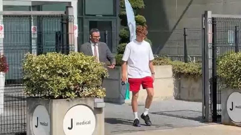L'uscita di Sinner dal J-Medical
