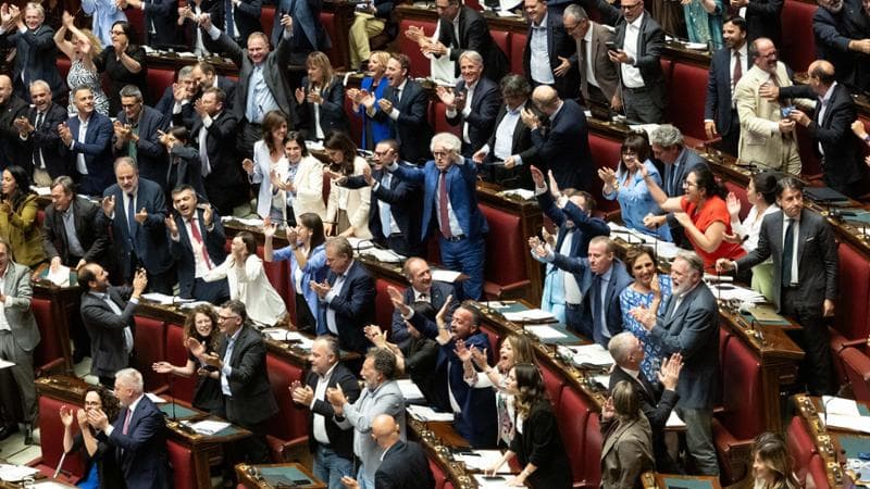 Roma, 14 luglio: l'esultanza dell'opposizione alla Camera dei deputati