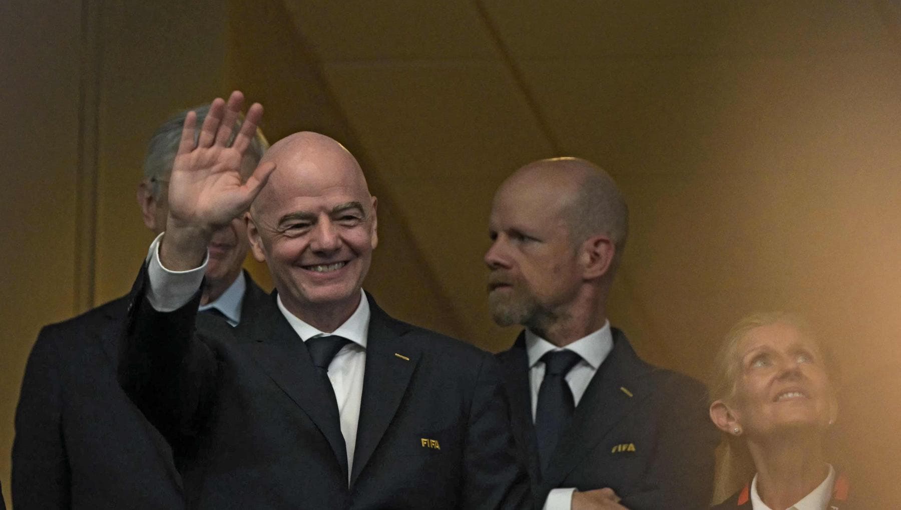 Fifa, altra trovata: 70 euro per andare alla conferenza di Infantino, 150 per una foto con le stelle