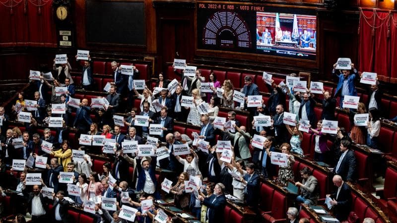 Roma, 16 luglio: la protesta dell'opposizione alla Camera durante l'approvazione della legge elettorale