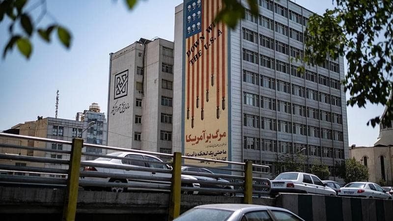 Guerra in Iran, news. Settima notte di raid Usa. Missile iraniano contro una nave americana