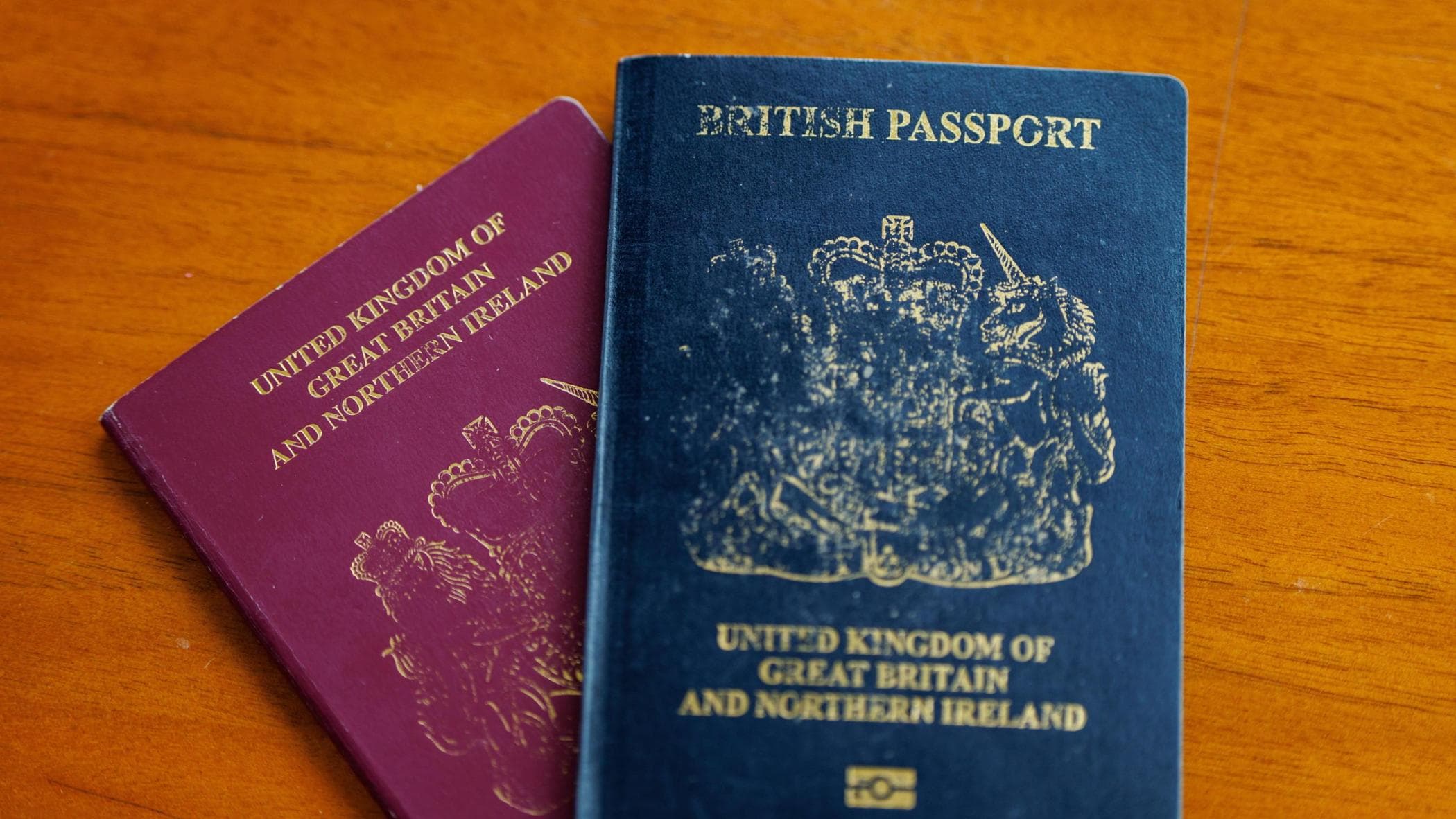 Le nuove regole inglesi sui passaporti bloccano a Roma una 15enne italo-britannica per sei settimane