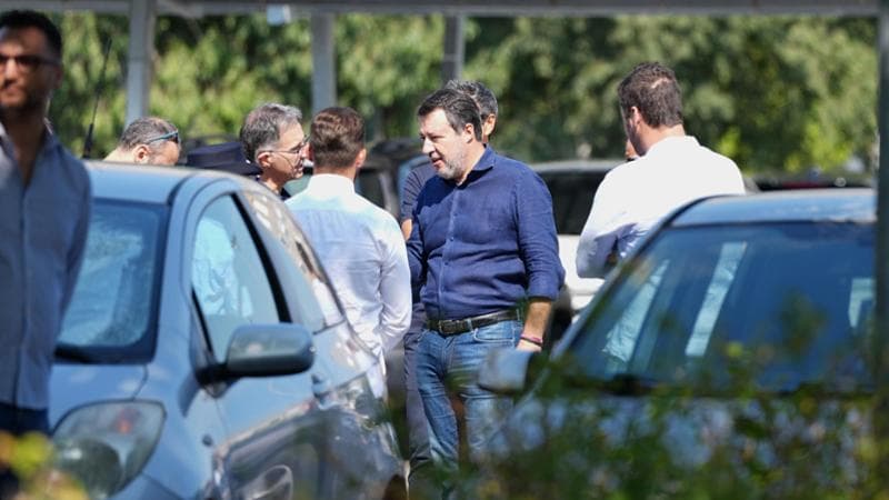 Salvini visits Bollate prison to meet jeweler Roggero, accompanied by young Lega members