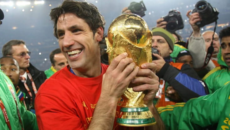 Joan Capdevila con la Coppa del Mondo