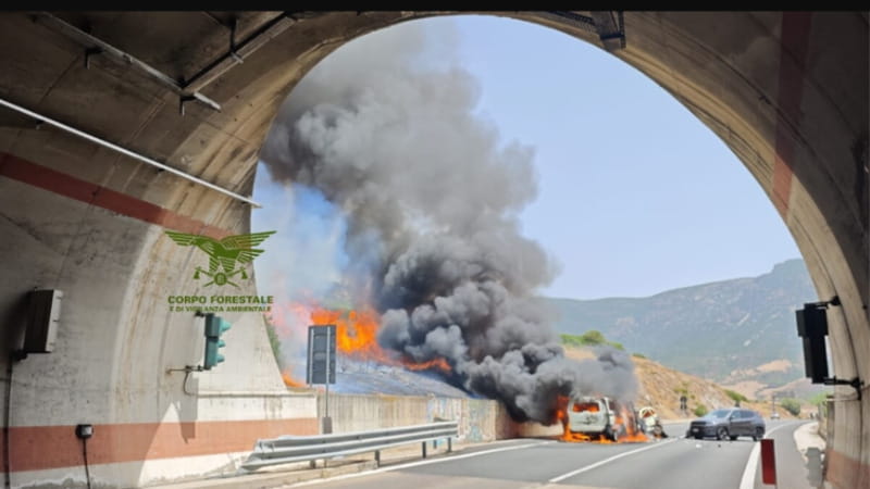 Strage sulle strade, dalla Sardegna all’Alto Adige: 4 morti e 18 feriti. Uno scontro provoca un rogo