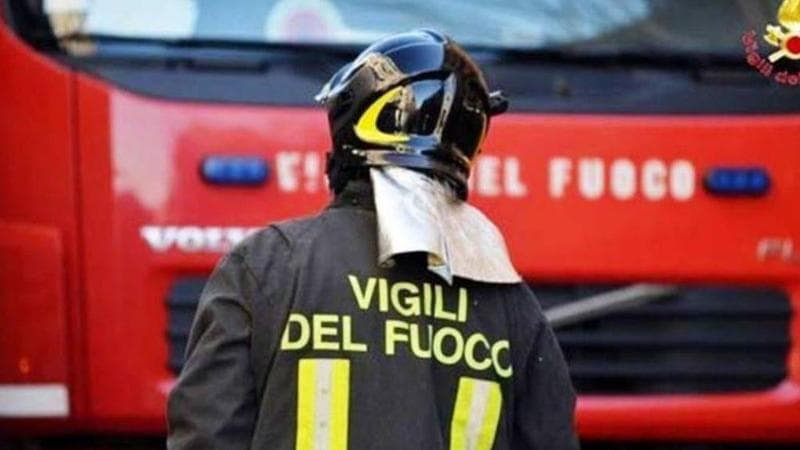 Trieste, fire in an apartment: 26-year-old falls from window. She is in critical condition