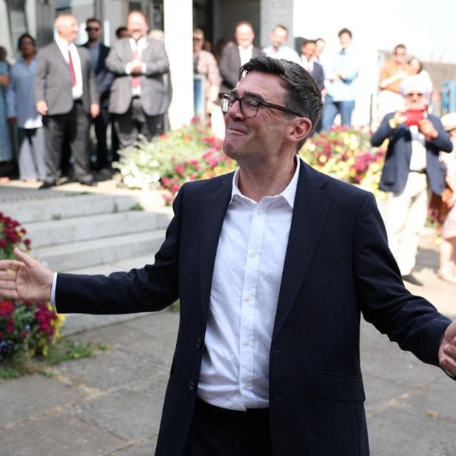 Burnham İngiltere'nin yeni Başbakanı: 'Birleşik Krallık istikrar göstermeli'