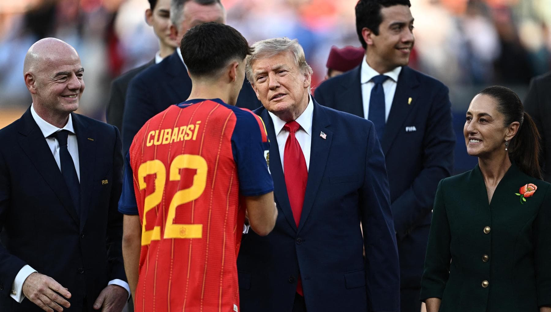 İspanya Şenliği, Final Trump'a Bir Tokat