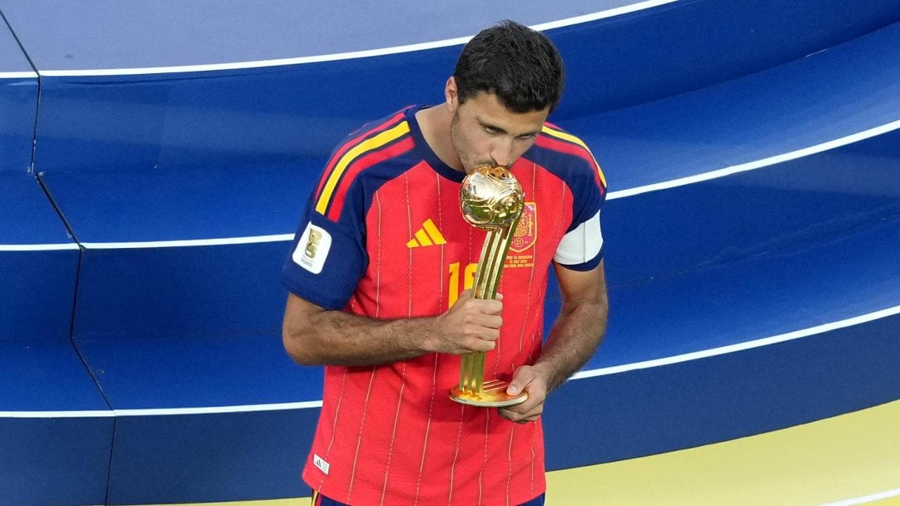 Rodri con il premio del miglior giocatore del torneo