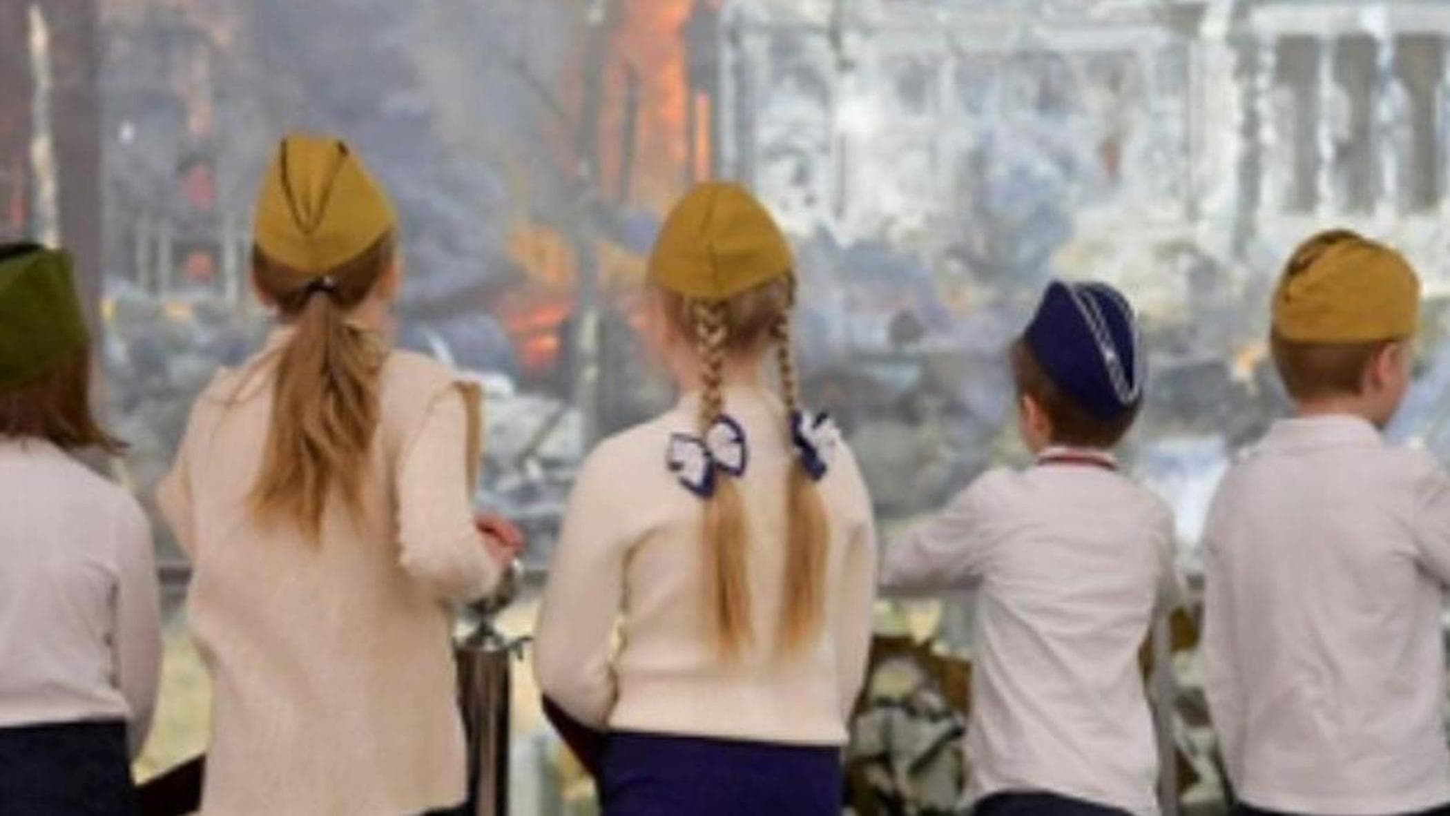 Rusya-Ukrayna savaşı, işgal altındaki bölgelerden gelen çocuklara dayatılan Moskova okul sistemi