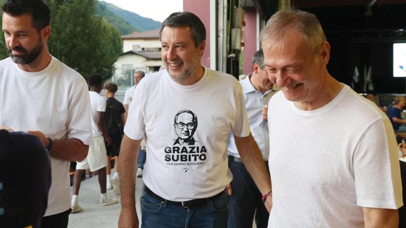 Brescia, 19 luglio: Matteo Salvini con una maglietta dedicata a Mario Roggero