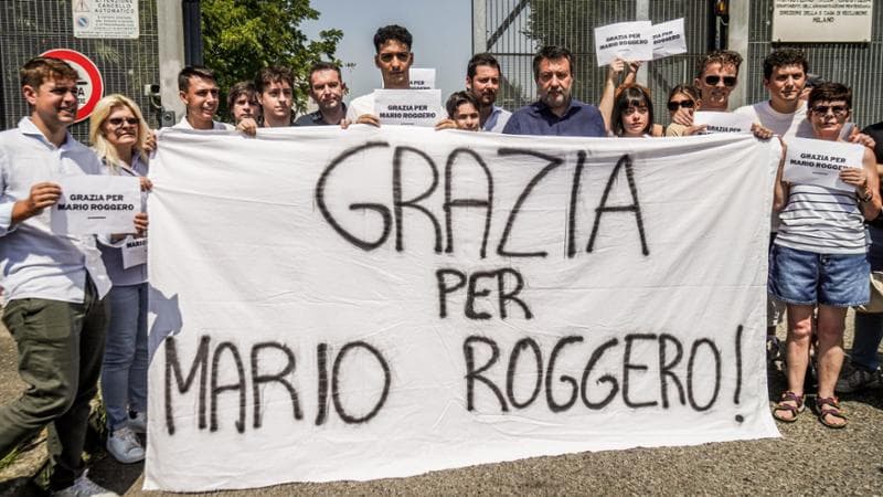 Bollate (Milano), 18 luglio: Matteo Salvini davanti al carcere dove è recluso Mario Roggero