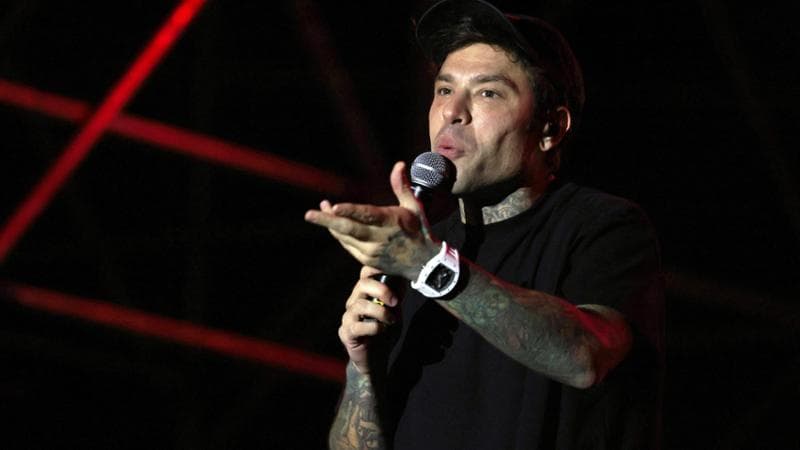 Fedez, il tumore e quando mostrò la cicatrice: dalla paura ai social, l’intervento di tre anni fa
