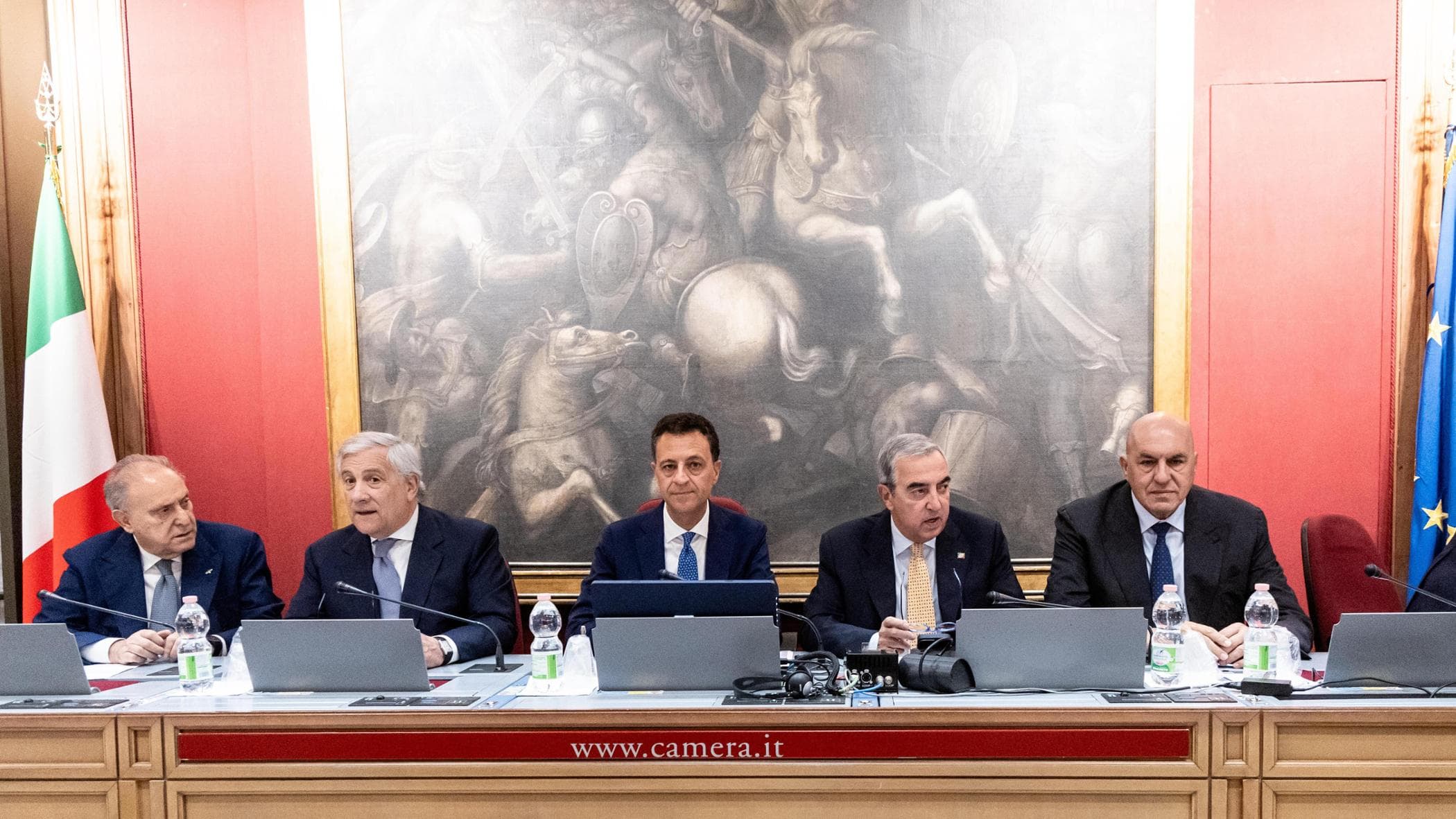 Crosetto: “Sicurezza Ue non è più garantita". Tajani a Mosca: “Non tolleriamo attività ostili”