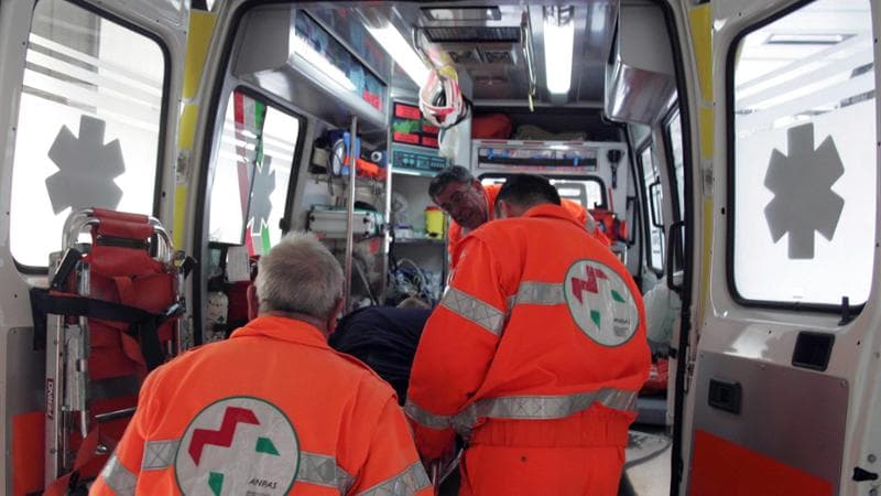 Sardegna, investe con l'auto una coppia e accoltella a morte il ragazzo di 19 anni. Ferita la donna