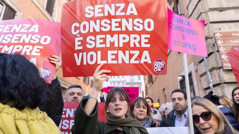 Roma, una protesta contro il ddl stupri davanti al Senato