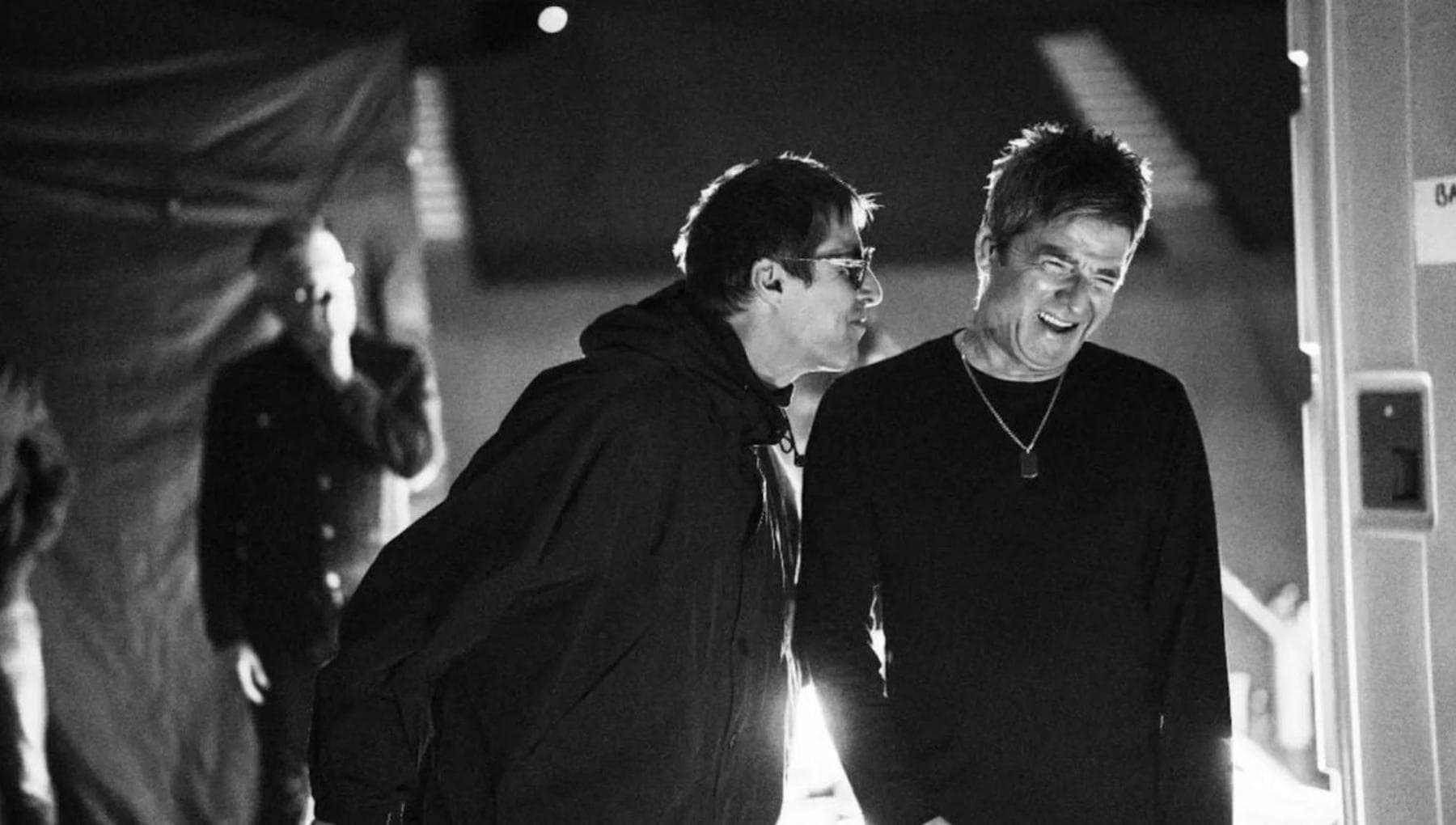 la prima volta dei fratelli gallagher a venezia il lido diventa oasis da Repubblica.it la prima volta dei fratelli gallagher a venezia il lido diventa oasis