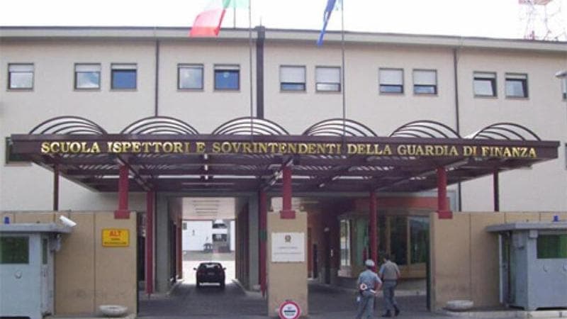 L’Aquila, morta la ragazza di 22 anni precipitata dalla finestra della scuola ispettori della Gdf