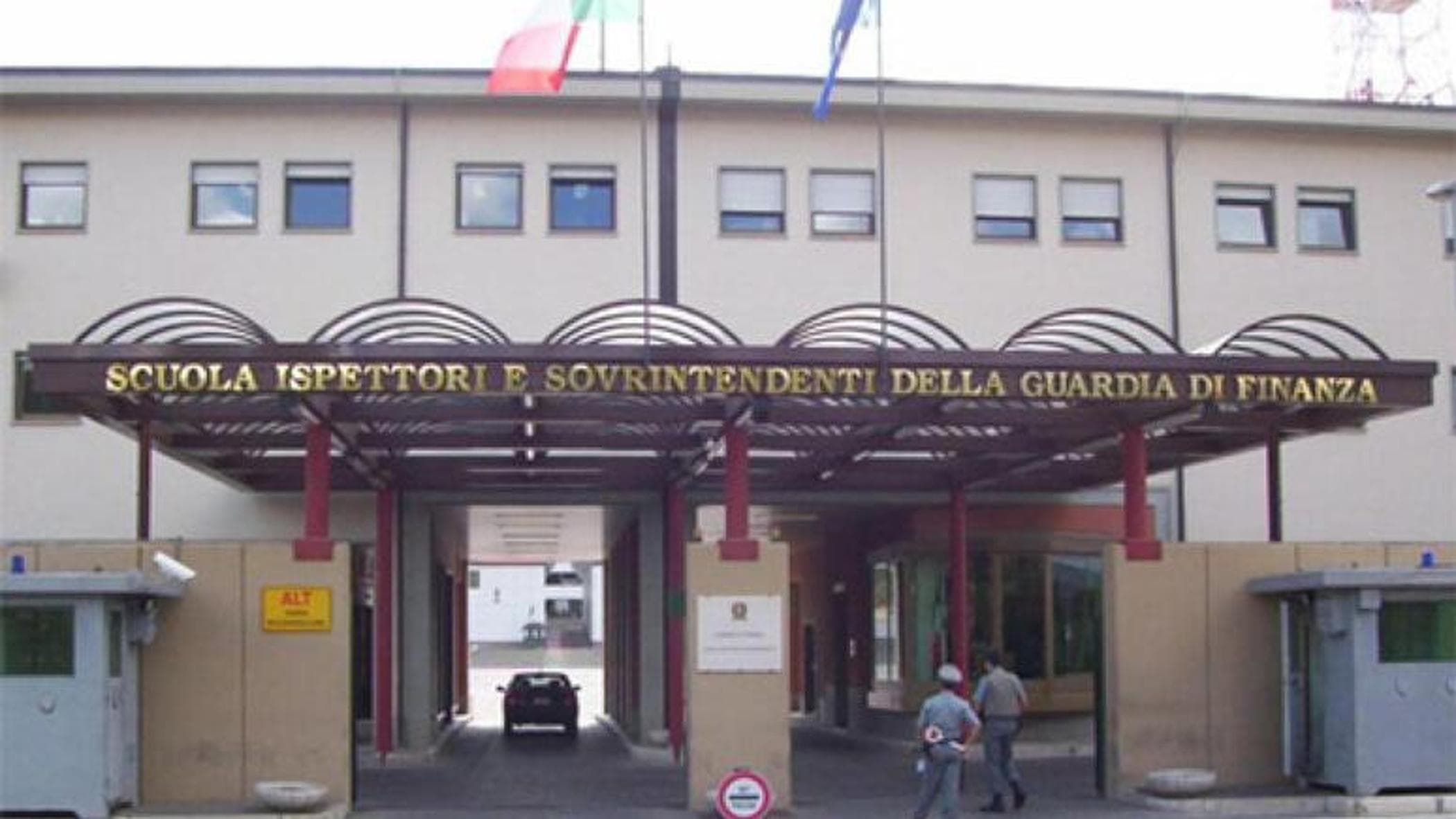 L’Aquila, morta la ragazza di 22 anni precipitata dalla finestra della scuola ispettori della Gdf