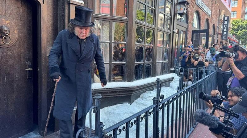 Johnny Depp diventa Scrooge. Apparizione al Comic-con di San Diego per il film “Ebenezer”