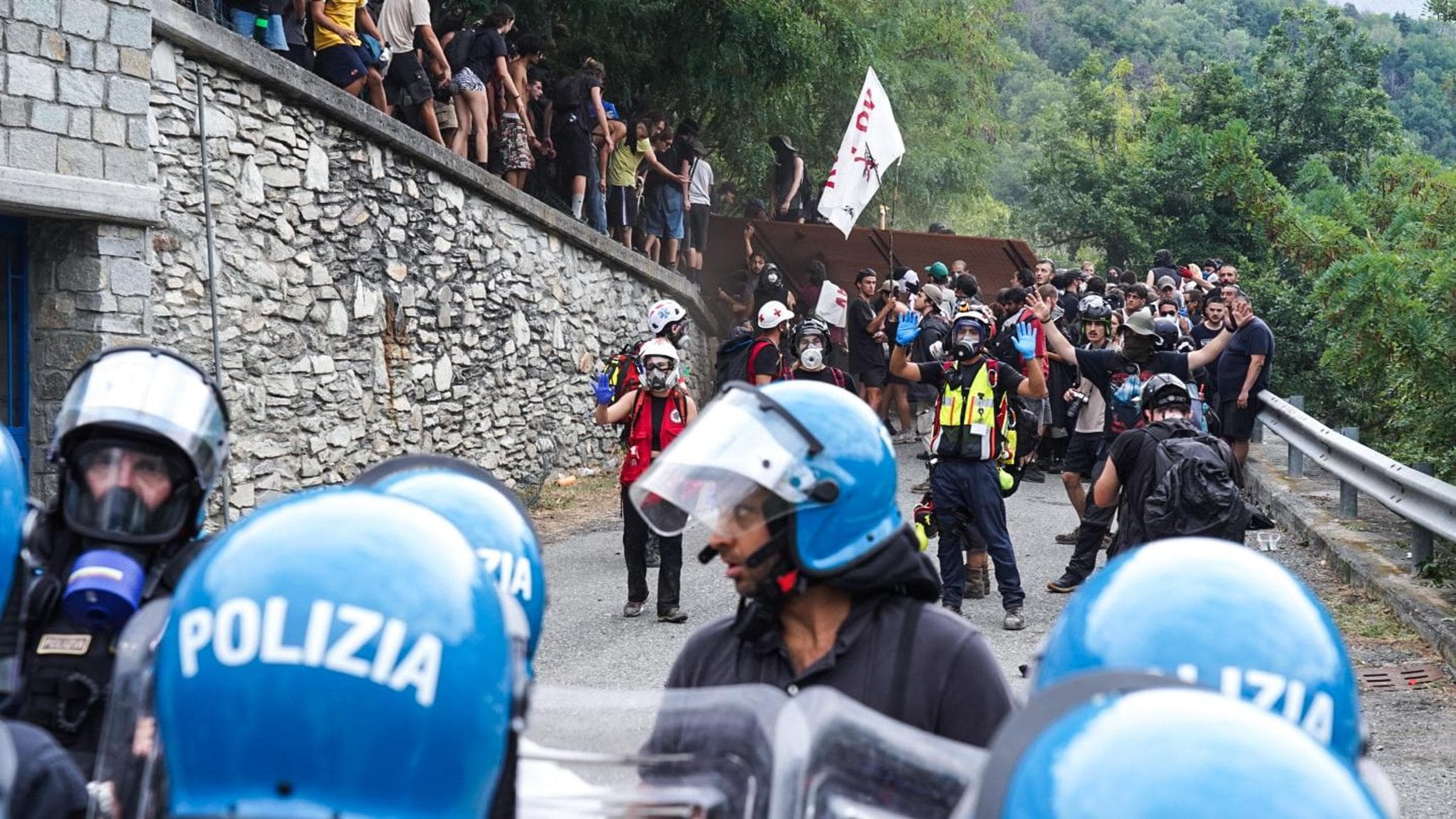 solidariet224 di mattarella agli agenti meloni non piegheranno lo stato da Repubblica.it solidariet224 di mattarella agli agenti meloni non piegheranno lo stato